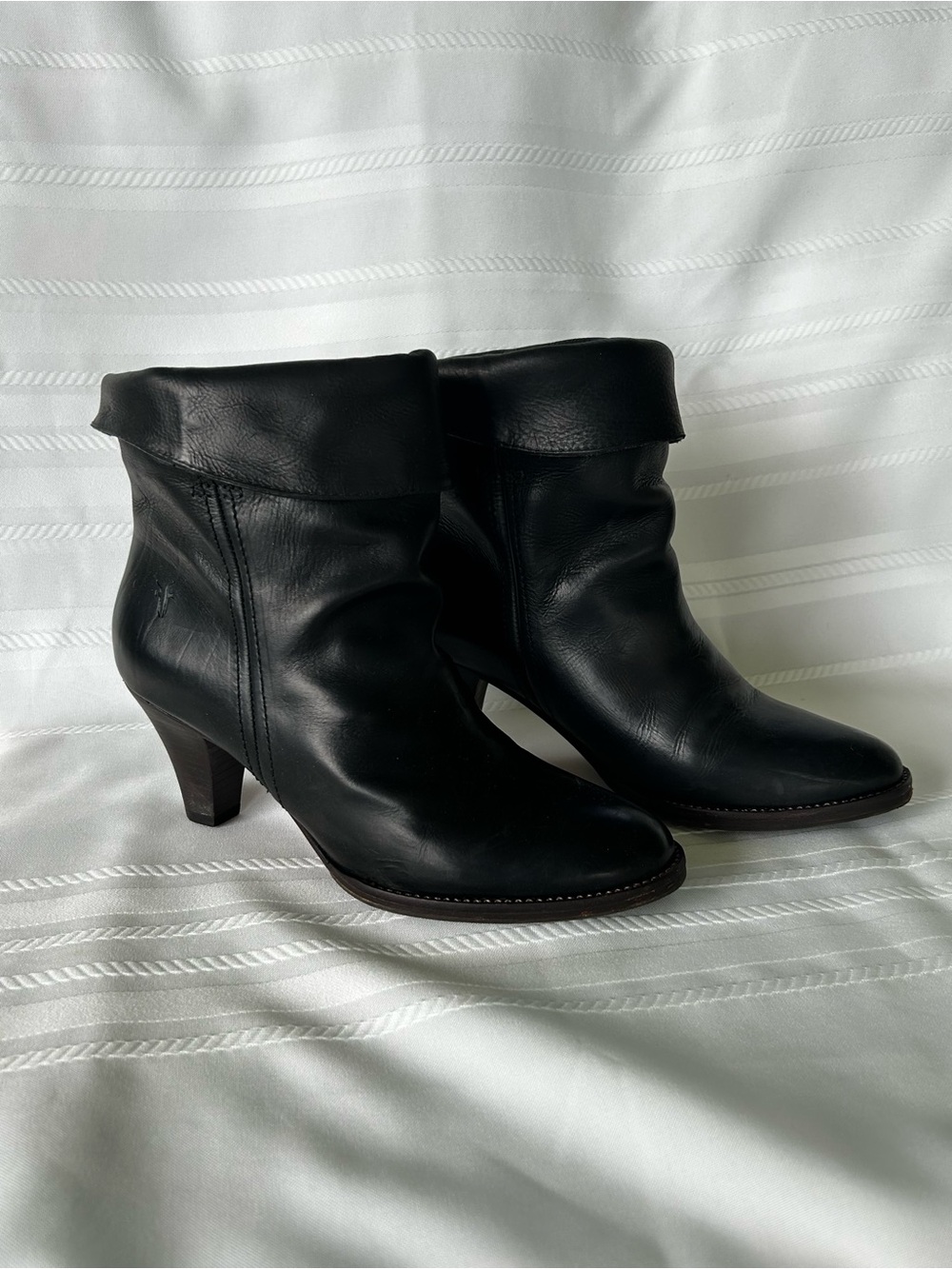Frye Tina Shorty Ankle Cuff Booties Black Leather Fold-Top Ankle Boots Womens 7